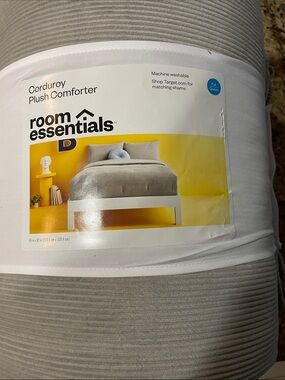Room Essentials Corduroy Plush Comforter - Gray